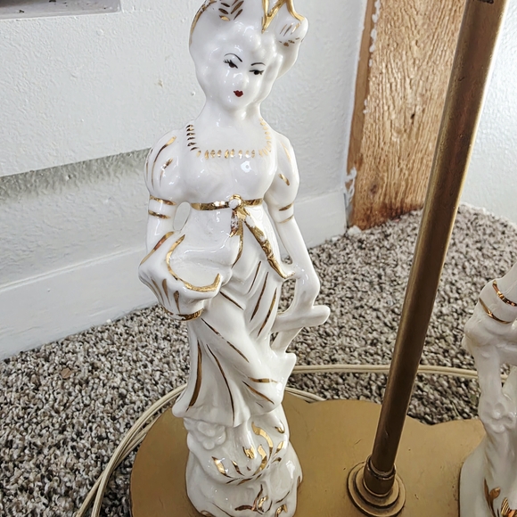 Vintage Victorian Porcelain Lamp • Vanity 30s 40s 50s Colonial Reyro Classic - Picture 2 of 4